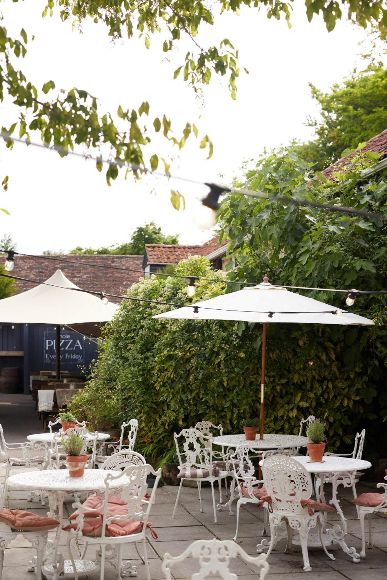 Отель The Grosvenor Arms Hindon Экстерьер фото