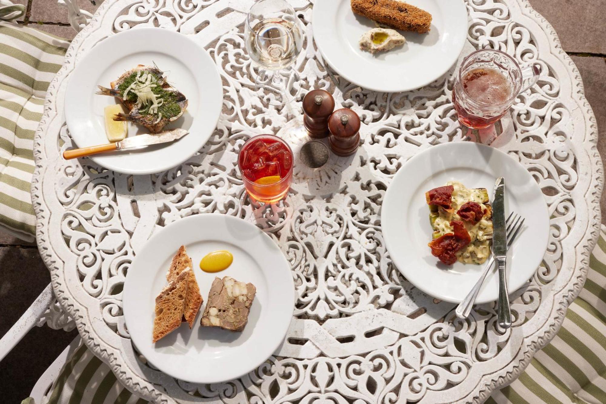 Отель The Grosvenor Arms Hindon Экстерьер фото