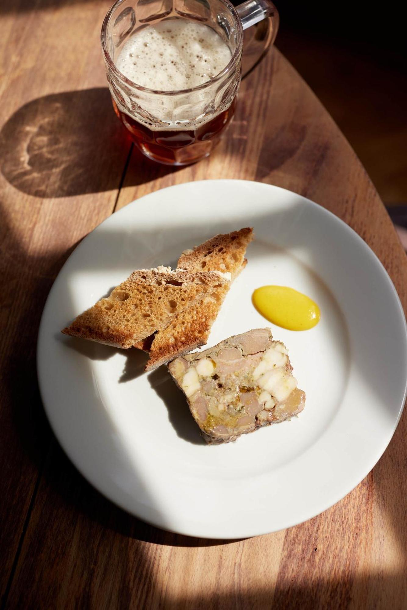 Отель The Grosvenor Arms Hindon Экстерьер фото
