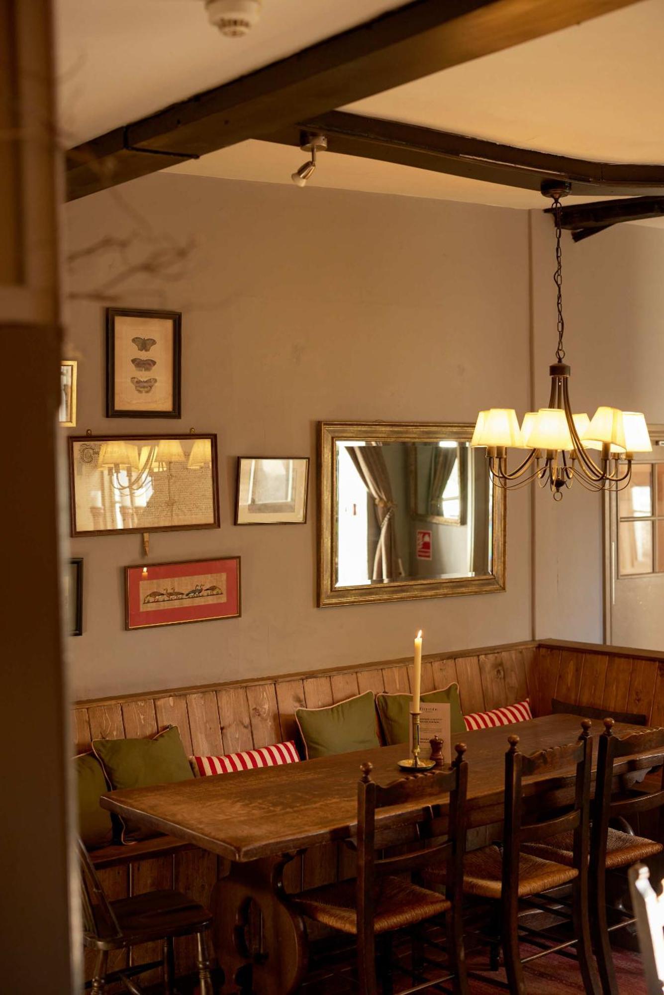 Отель The Grosvenor Arms Hindon Экстерьер фото