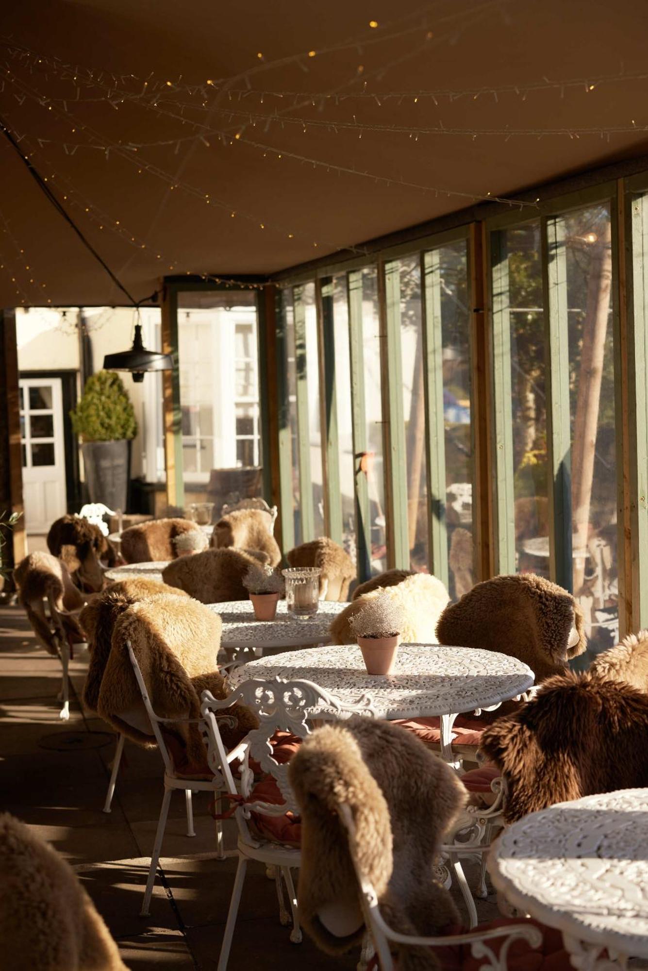 Отель The Grosvenor Arms Hindon Экстерьер фото